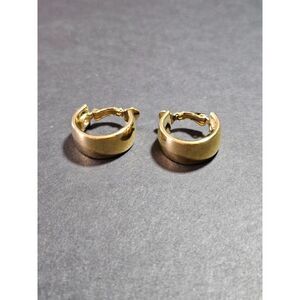 *Sale* Vintage gold tone hoop clip on earrings